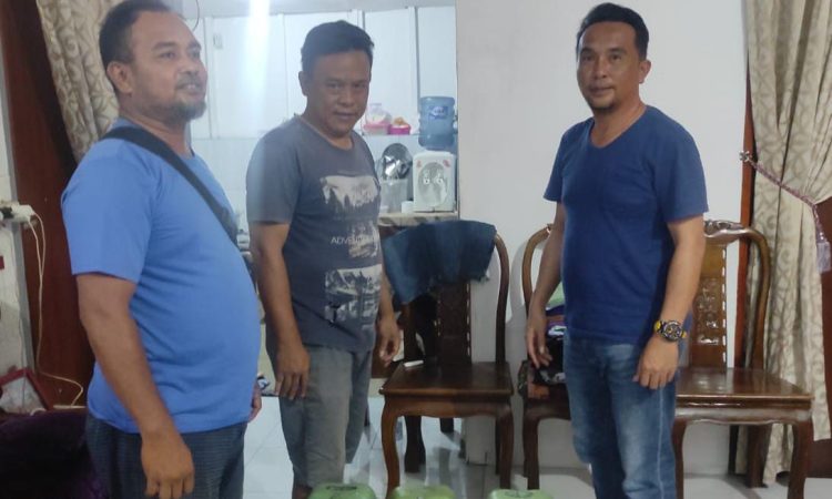 Satres Narkoba Polresta Manado melancarkan kegiatan KRYD (Kegiatan Rutin Yustisi dan Dialog) di Kelurahan Teling Atas Lk VII, Kecamatan Wanea, Kota Manado, Sabtu (27/4/2024).