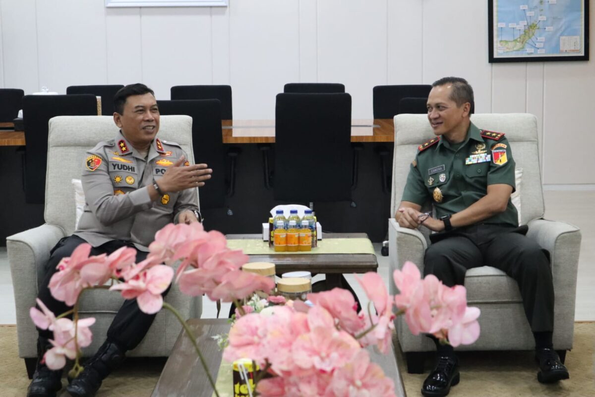 Perkuat Sinergitas TNI-Polri, Pangdam XIII/Mdk Kunjungi Polda Sulut