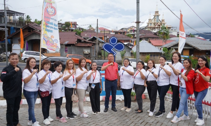 Bupati Minahasa Selatan Franky Donny Wongkar Bupati Minahasa Selatan Franky Donny Wongkar, SH menghadiri kegiatan penilaian Kampung Keluarga Berkualitas Provinsi Sulawesi Utara Tahun 2024, di Kampung Keluarga Berkualitas Tingkat Mandiri “Kasama’an” Desa Munte, Kecamatan Tumpaan, Jumat (5/4/2024).