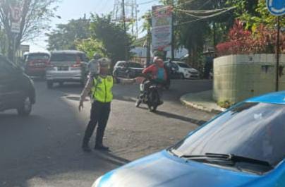 Satlantas Polresta Manado telah mengambil langkah serius dalam mempertahankan ketertiban lalu lintas di sejumlah titik penting di kota Manado dengan meluncurkan operasi yang diberi nama “Turjawali”.