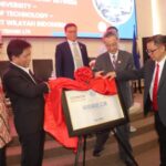 Rektor Sompie (kanan) dan Sekdaprov Stive Kepel saat Launching Program Pertukaran Mahasiswa (Foto : Dok. Unsrat)