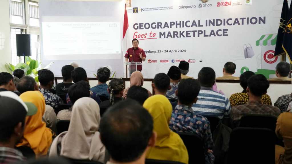 Direktur Merek dan Indikasi Geografis, Kurniaman Telaumbanua membuka rangkaian kegiatan Geographical Indication Goes to Marketplace yang menjadi program unggulan Direktorat Jenderal Kekayaan Intelektual (DJKI) Kementerian Hukum dan HAM di tahun 2024.