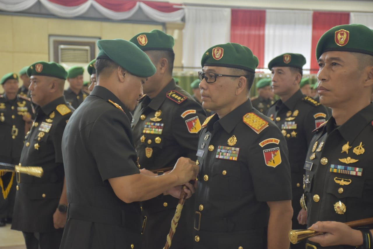 Pangdam XIII/Merdeka Mayjen TNI Candra Wijaya, merotasi jabatan Pejabat Utama Kodam XIII/Merdeka diantaranya tiga berpangkat Pati (Brigjen) dan Lima berpangkat Pamen (Kolonel dan Letkol).