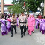 Kapolres Kepulauan Sangihe AKBP Dhana Ananda Syahputra dan jajaran menyambut kadatangan Kapolda Sulawesi Utara Irjen Pol Yudhiawan dan rombongan di Mapolres Kepulauan Sangihe, Kamis (30/5/2024).