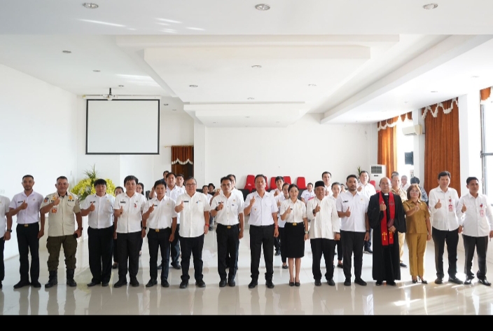 Bupati Wongkar Lantik Sejumlah PNS Dalam Jabatan Fungsional serta Serahkan SK Pj Kumtua