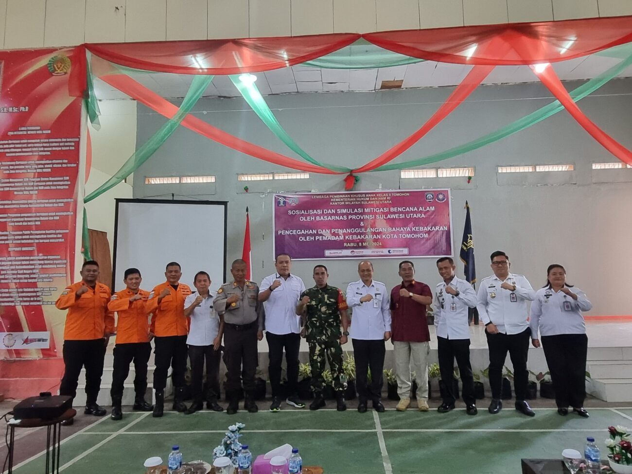 Plh Kepala Kantor Wilayah Kemenkumham Sulawesi Utara John Batara membuka kegiatan sosialisasi dan simulasi mitigasi bencana alam oleh Basarnas Provinsi Sulut dan pencegahan dan penanggulangan bahaya kebakaran oleh pemadam kebakaran Kota Tomohon yang digagas oleh Lembaga Pembinaan Khusus Anak Kelas II Tomohon, Rabu (8/5).