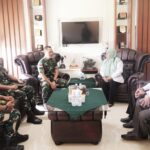 Pangdam XIII/Merdeka Mayjen TNI Candra Wijaya, menerima kunjungan Ketua Badan Amil Zakat Nasional (Baznas) Provinsi Sulawesi Utara, Hj Lutvia Alwi, S.H., M.H., beserta rombongan, bertempat di Ruang Kerja Pangdam XIII/Merdeka, Jl. 14 Februari, Teling Atas, Kota Manado, Sulawesi Utara. Kamis (2/5/2024).