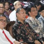 Rektor Unsrat Manado Prof. Oktovian Sompie (Depan kiri )