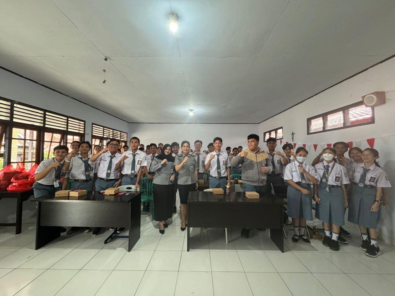 Kanwil Kumham Sulut Berikan Penyuluhan Hukum di Dua Sekolah yang ada di Tomohon