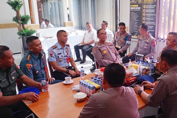 Bidang Profesi dan Pengamanan (Bidpropam) Polda Sulawesi Utara (Sulut) menggelar silaturahmi bersama dengan unsur Polisi Militer (POM) Tentara Nasional Indonesia (TNI), Senin (27/5/2024) siang.