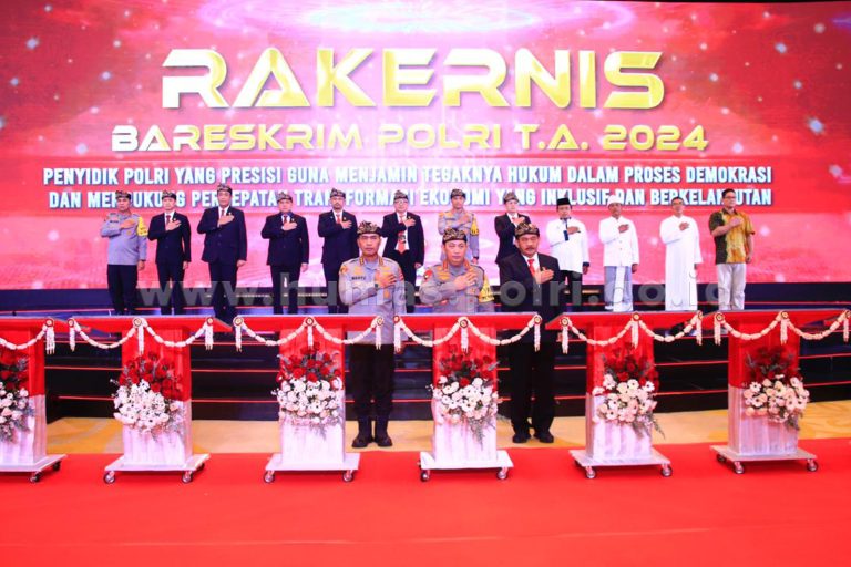 Kapolri Jenderal Listyo Sigit Prabowo memberi arahan dalam penutupan Rakernis Bareskrim Polri 2024.