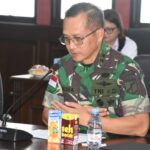 Pangdam XIII/Merdeka Mayjen TNI Candra Wijaya, menghadiri Rapat Koordinasi bersama Forkopimda Sulut yang dipimpin Kepala BNPB RI Letjen TNI Suharyanto, S.Sos., M.M., bertempat di Lt. VI Kantor Gubernur Sulut, Kota Manado, Sulawesi Utara. Kamis (2/5/2024).