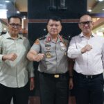 Kepala Kantor Wilayah Kemeterian Hukum dan HAM Sulawesi Utara Ronald Lumbuun bersama Kepala Divisi Pemasyarakatan Aris Munandar menghadiri Syukuran Kenaikan Pangkat Inspektur Jenderal Kemenkumham RI Komjen Pol. Reynhard Silitonga yang dilaksanakan di Graha Bakti Direktorat Jenderal Pemasyarakan, Selasa (28/05).