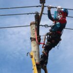 Petugas PLN memastikan seluruh material dapat berfungsi sempurna sebelum menormalkan aliran listrik di Pulau Tagulandang