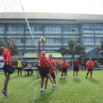 Pangdam Mayjen TNI Candra Wijaya Bersama Pejabat Utama (PJU) Kodam XIII/Merdeka,, melaksanakan Olahraga Umum (Oraum) dengan menjajal lapangan voli Makodam XIII/Merdeka, bertempat di Jl. 14 Februari, Teling Atas, Kota Manado, Sulawesi Utara. Selasa (7/5/2024).