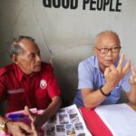 Tjan Kok Tjie dan didampingi Kuasa Hukum Zemmy M.A Leihitu, SH disalah-satu Rumah Kopi di Kota Manado, Rabu (26/6/2024).