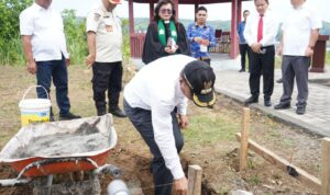 Bupati Minahasa Selatan Franky Donny Wongkar, SH. menghadiri kegiatan Peletakkan Batu Pertama Pembangunan Kafetaria, bertempat di Sasayaban Thanks Giving Agropark, Bukit Sasayaban, Amurang, Sabtu (1/6/2024). 