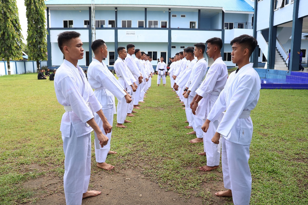 Personel Lanud Sam Ratulangi Latihan Bela Diri