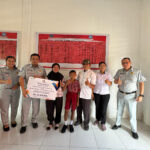 PT Jasa Raharja Sulut Serahkan Beasiswa Pendidikan Untuk Ahli Waris Korban Kecelakaan