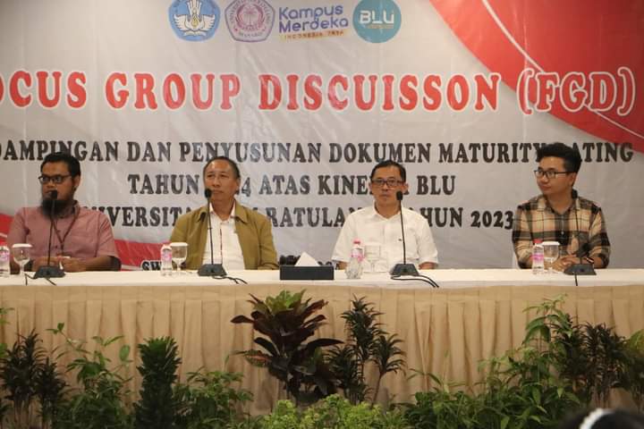 Rektor Unsrat Prof.. Oktovian Sompie (Ke 2 dari kanan), (Foto : Dok Unsrat)