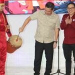Rektor Unsrat Oktovian Sompie (kanan) Dan Wagub Steven Kandouw (tengah), (Foto : ist)