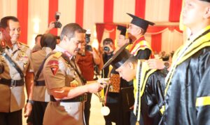 Wakapolri Minta Lulusan S1, S2 dan S3 STIK Tahun 2024 Mampu Jadi Agen Perubahan