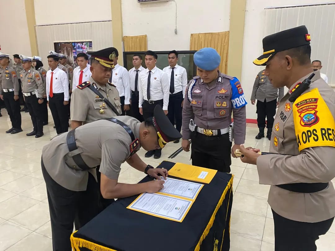 Upacara Serah terima jabatan (Sertijab) Wakapolres Minsel dilaksanakan di Graha Tatag Trawang Tungga Polres Minsel, Kamis (18/07/2024).