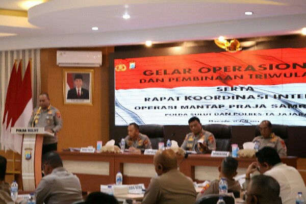 Polda Sulawesi Utara melaksanakan Gelar Pembinaan dan Operasional Triwulan II Tahun 2024, yang digelar di aula Tribrata Polda Sulut, Senin (29/7/2024).