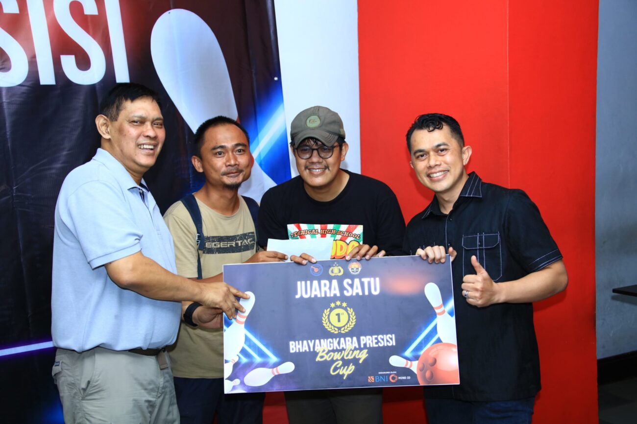 Divisi Humas Polri menggelar Bhayangkara Presisi Bowling Cup bersama rekan media di Plaza Festival, Jakarta Selatan.