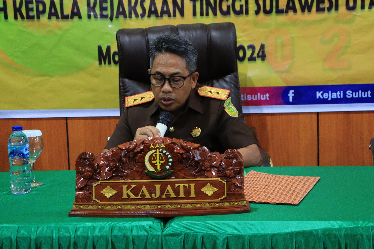 Kepala Kejaksaan Tinggi Sulut, Andi Muhammad Taufik kinerja Kejati Sulut periode Januari hingga Juli 2024, di ruang penkum, Senin (22/7/2024).