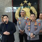 Kapolri Jenderal Listyo Sigit Prabowo menerima audiensi Ketua Umum PSSI Erick Thohir di Mabes Polri, Jakarta Selatan, Senin (15/7/2024).