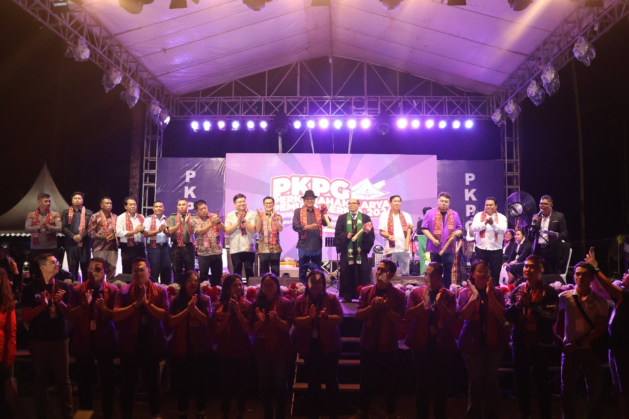 Kasitahwildirga Lanud Sam Ratulangi Letkol Kes Johny Gumansalangi mewakili Danlanud Sam Ratulangi Marsma TNI Ramot C.P.Sinaga, S.E., M.Han., menghadiri Acara Perkemahan Karya Pemuda Gereja (PKPG) Sinode Gereja Masehi Injili di Minahasa (GMIM) Tahun 2024 di Desa Laikit Dimembe, Minahasa Utara, Sulawesi Utara. Selasa (2/7/2024).