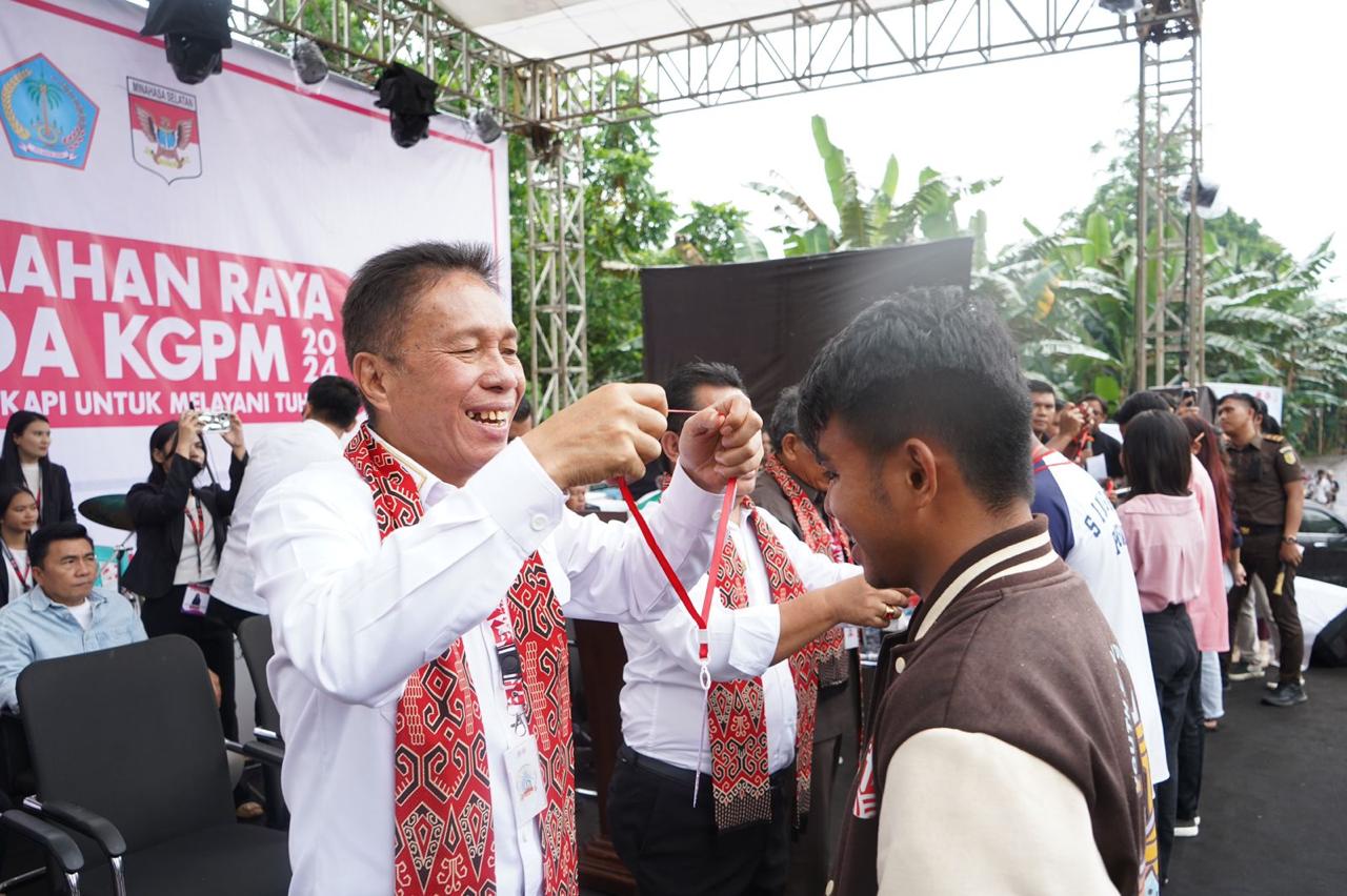 Bupati Minahasa Selatan Franky Donny Wongkar, SH.,  menghadiri Ibadah Pembukaan Perkemahan Raya Pemuda KGPM Tahun 2024, bertempat di Bumi Perkemahan Palambean Uwuran Dua Kecamatan Amurang, Rabu (3 /7/ 2024)