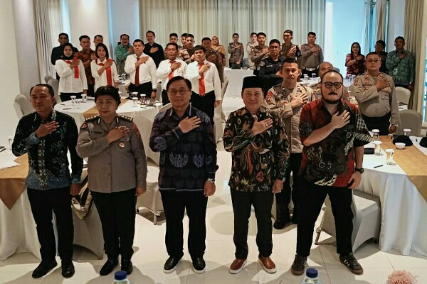 Kompolnas RI bekerja sama dengan Human Rights Working Group (HRWG) menggelar sosialisasi Kertas Posisi 'perlindungan hukum untuk jurnalis dan kebebasan pers dari kekerasan bagi anggota kepolisian'.