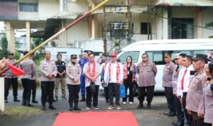 Polsek Mapanget mendapat kunjungan dari Tim Kompolnas RI dipimpin langsung oleh Ketua Harian Kompolnas Irjen Pol Purn Benny Mamoto didampingi Komisioner Kompolnas H. Muhammad Dawam, Rabu (10/7/2024), untuk melakukan penilaian langsung di lapangan.