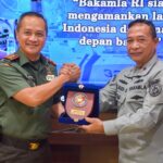 Pangdam XIII/Merdeka Mayjen TNI Candra Wijaya mengunjungi sekaligus mengadakan audiensi bersama Kepala Zona Badan Keamanan Laut (Bakamla) Tengah Laksma Bakamla Oc Budi Susanto, S.H., M.Si., M.Tr.Opsla bertempat di Mako Zona Bakamla Tengah, Rabu (3/7/2024)