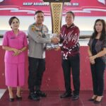 Bupati Minahasa Selatan Franky Donny Wongkar, SH., bersama Ketua TP.PKK  Elsje Rosje Wongkar-Sumual, menghadiri Acara Pisah Sambut Kapolres Minsel dari  AKBP. Feri R. Sitorus, SIK, MH, kepada AKBP. Arianto Salkery, SH, MH, di Aula Waleta Kantor Bupati, Jumat (12/7/2024).