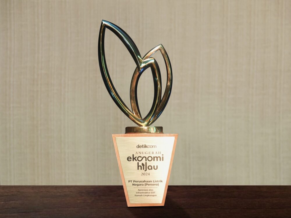 PLN mendapatkan Anugerah Ekonomi Hijau untuk Infrastruktur EBT Ramah Lingkungan. Anugerah Ekonomi Hijau merupakan apresiasi yang diberikan untuk program dan inisiatif yang dilakukan korporasi, lembaga, dan organisasi yang memiliki kepedulian tinggi terhadap isu pembangunan berkelanjutan.