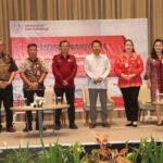 Rektor Unsrat, Prof. Sompie (Ke 2 dari kiri) (Foto : Dok Unsrat)