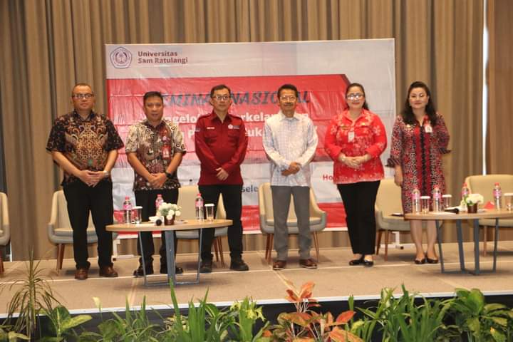 Rektor Unsrat, Prof. Sompie (Ke 2 dari kiri) (Foto : Dok Unsrat)