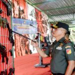 Pangdam XIII/Merdeka Mayjen TNI Candra Wijaya, melaksanakan Kunjungan Kerja ke Batalyon Infanteri 712/Wiratama dalam rangka pengecekan Prajurit dan Pangkalan, bertempat di Jl. Loreng, Kel. Bailang, Kec. Bunaken, Kota Manado, Sulawesi Utara. Kamis (11/7/2024).