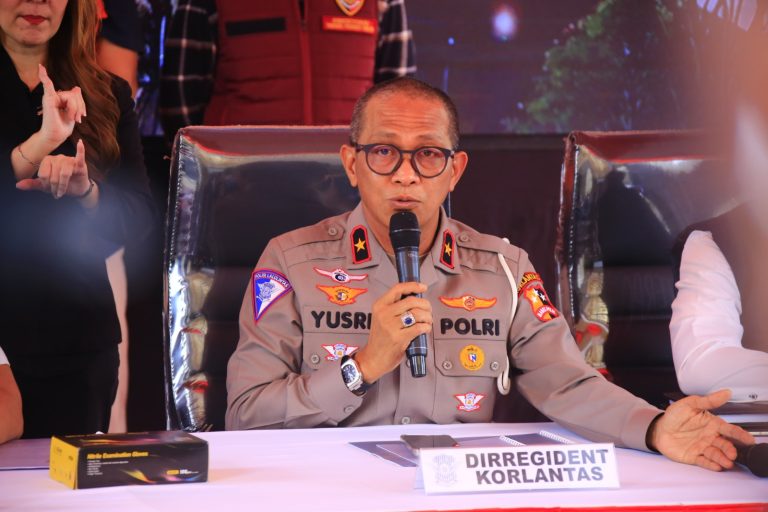 Korlantas Polri mengumumkan adanya perubahan tampilan Surat Izin Mengemudi (SIM) yang akan dikeluarkan ke depan.
