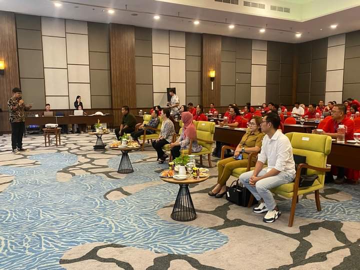 Bimtek yang dilaksanakan di Hotel Resort & Convention Tateli Kabupaten Minahasa Provinsi Sulut, Selasa (13/8/2024) dibuka oleh Vanda Sarundajang selaku Anggota DPR RI Komisi X yang selama Tiga Periode akrab dikenal masyarakat Sulawesi Utara (Sulut).