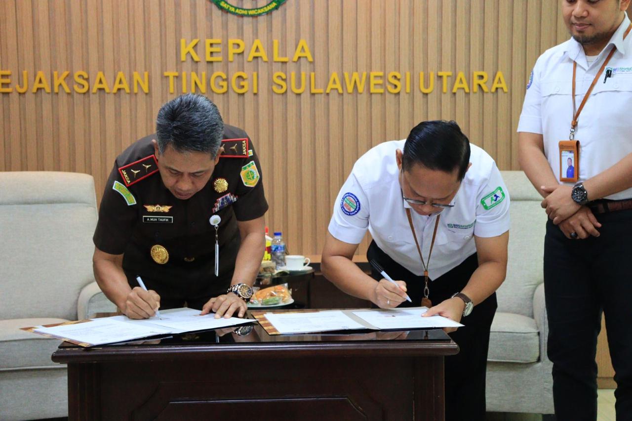 Kejati Sulut Kajati, Kepala Kejaksaan Tinggi Sulawesi Utara (Sulut) Dr. Andi Muhammad Taufik, S.H., M.H., CGCAE telah dilaksanakan Penandatanganan Memorandum Of Understanding (MoU) antara Kejati Sulut dengan Badan Penyelenggara Jaminan Nasional (BPJS) Kesehatan Kedeputian Wilayah X (10) tentang Penanganan Masalah Hukum Bidang Perdata dan Tata Usaha Negara.