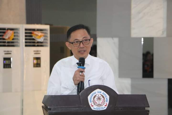 Rektor Unsrat (Foto : Dok. Unsrat)