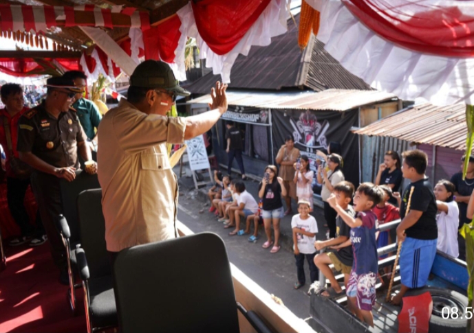 Bupati Minsel Franky Donny Wongkar, SH., pada Senin, 19 Agustus 2024 melepas peserta pawai pembangunan dalam rangka HUT Ke-79 Kemerdekaan RI Tahun 2024.