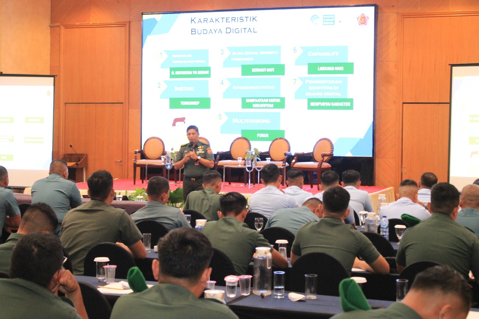 personel Lanud Sam Ratulangi mengikuti Literasi Digital sektor pemerintahan kepada prajurit TNI wilayah Kota Manado di Hotel Aston, Sulawesi Utara, Rabu (7/8/2024).