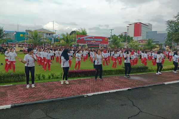 Olahraga, Polda Sulawesi Utara menggelar olahraga bersama dalam rangka Hari Jadi ke-76 Polisi Wanita (Polwan) Republik Indonesia (RI).