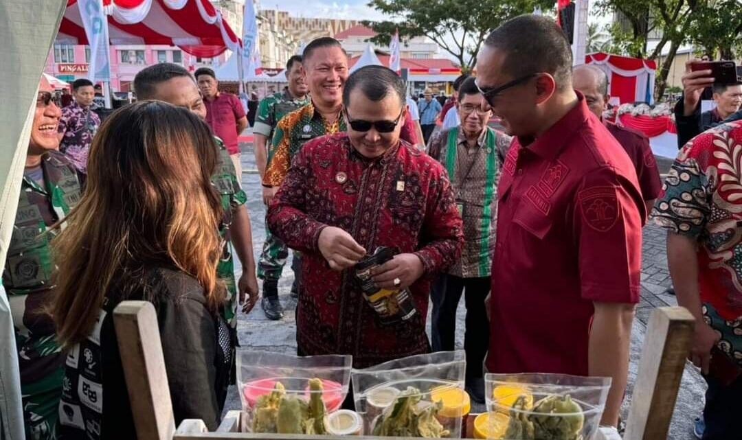 Ronald Lumbuun Hari Pengayoman ke-79 tahun 2024, Kanwil Kemenkumham Sulut menggelar acara Pameran Pelayanan Publik yang dilaksanakan di Lapangan Basket Kawasan Megamas.