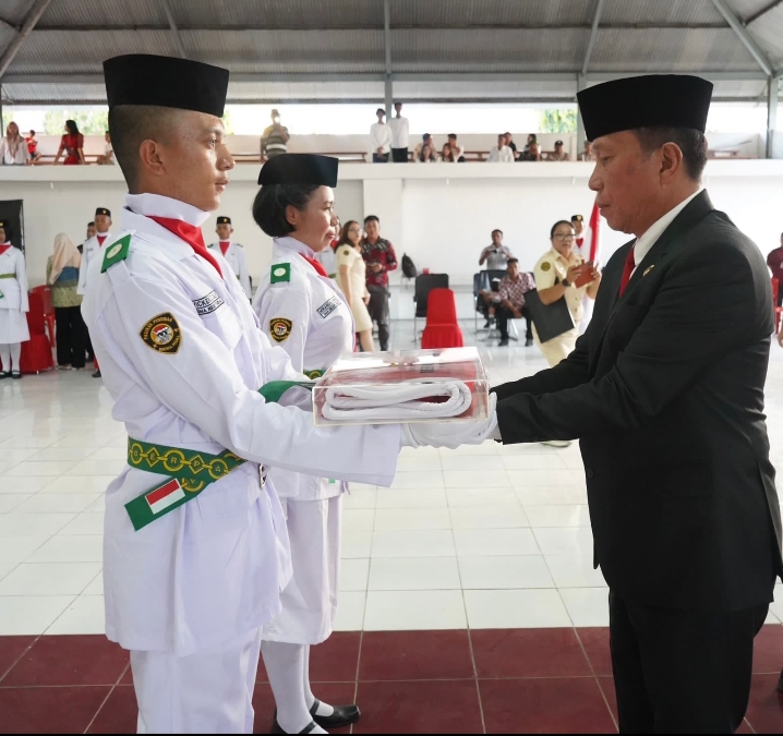 Franky Donny Wongkar Bupati Minahasa Selatan Franky Donny Wongkar, SH., pada Kamis, 15 Agustus 2024 mengukuhkan calon pasukan pengibar bendera pusaka (Paskibraka) Kabupaten Minahasa Selatan tahun 2024, bertempat di aula waleta kantor Bupati.